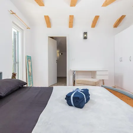 Holiday home Beautiful In Krnicari With Wifi Pifari