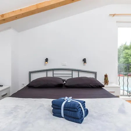 Holiday home Beautiful In Krnicari With Wifi Pifari
