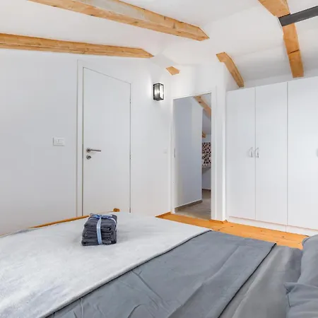 Beautiful In Krnicari With Wifi Holiday home *