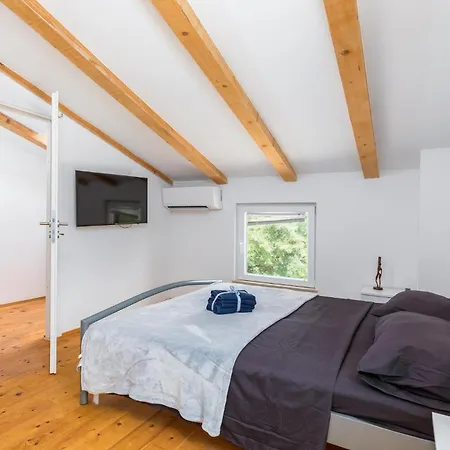 Beautiful In Krnicari With Wifi Holiday home Pifari