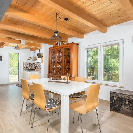 Holiday home Beautiful In Krnicari With Wifi Pifari