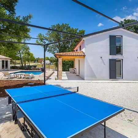 Holiday home Beautiful In Krnicari With Wifi Pifari