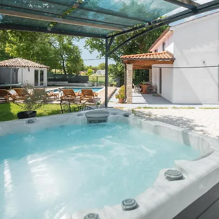 Nyaraló Pet Friendly In Krnicari *